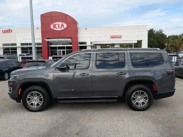 Used 2023 Gray Jeep Base image 3