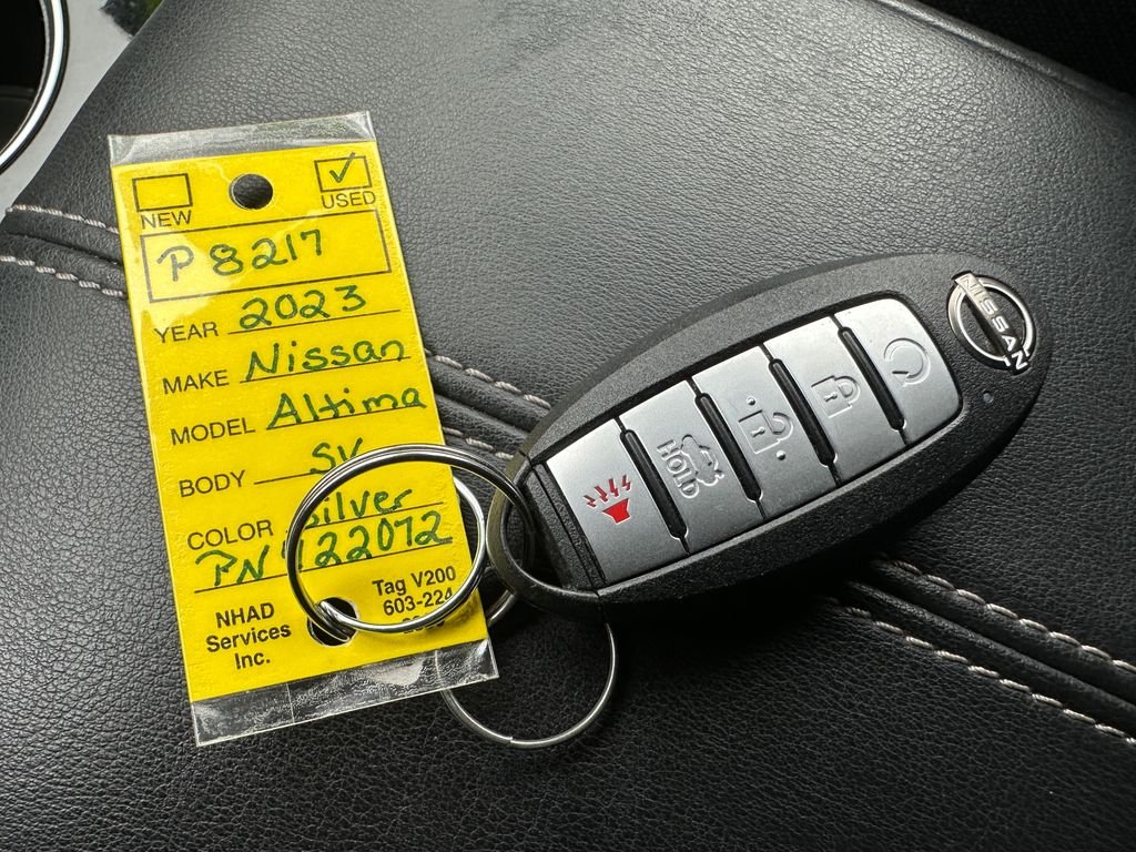 Used 2023 Silver Nissan 2.5 SV image 14