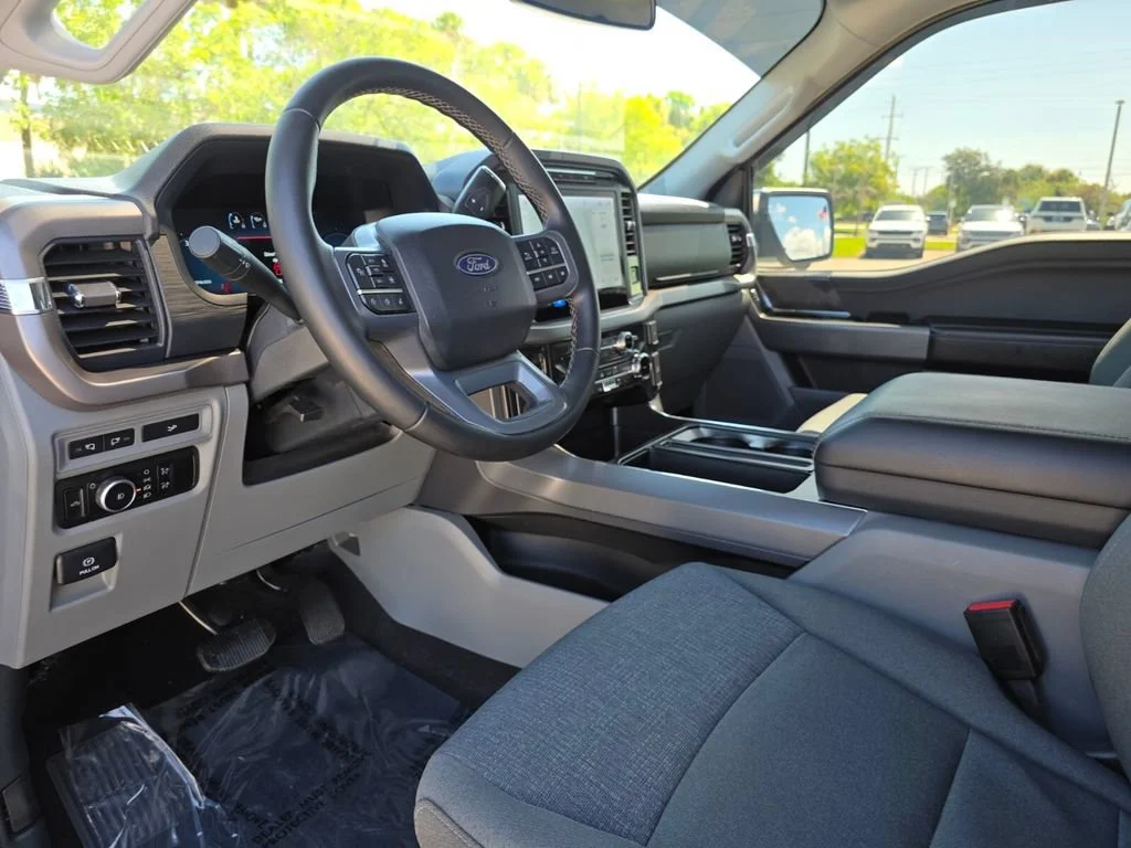 Used 2024 Avalanche Ford XLT image 28