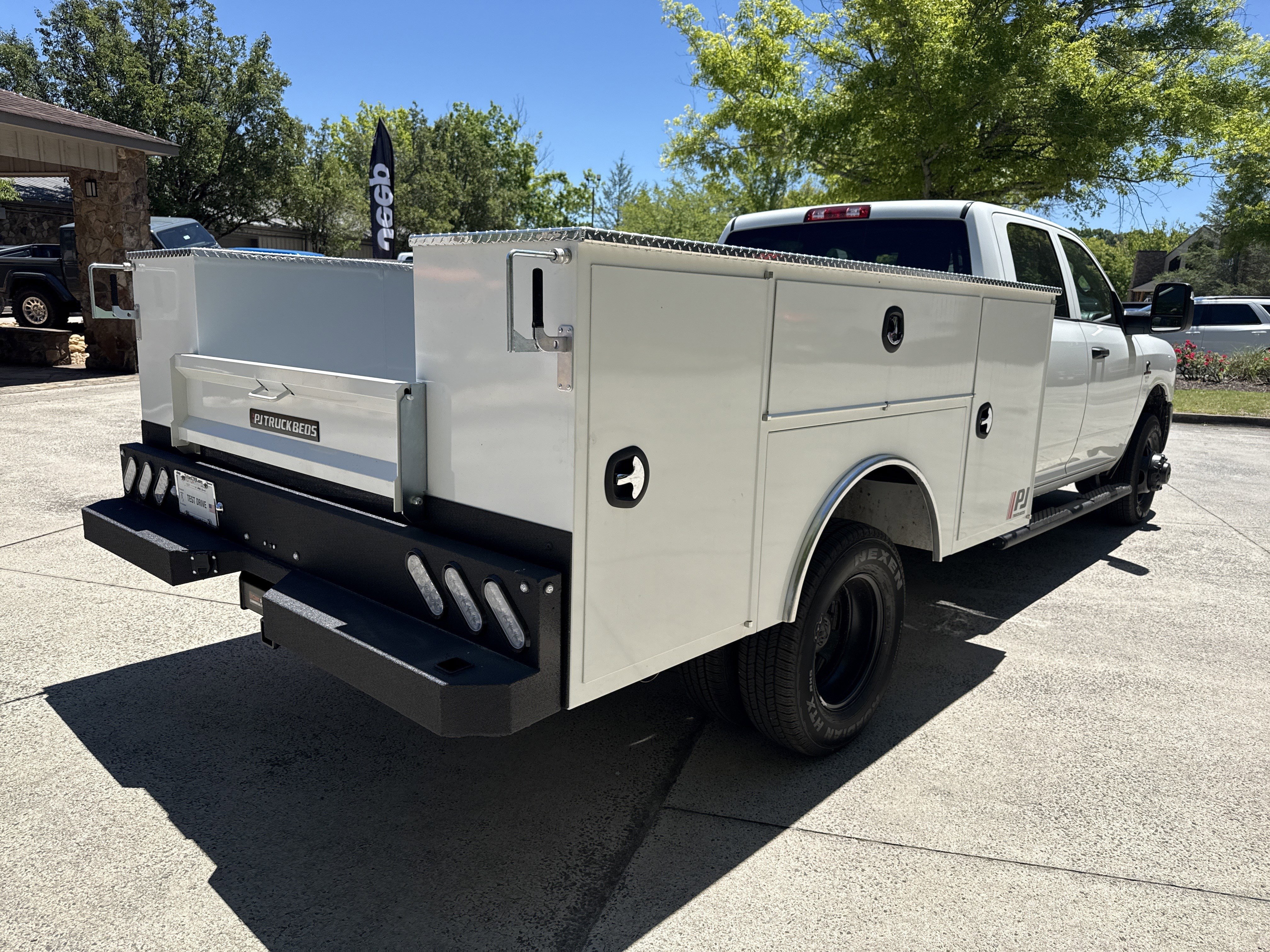 New 2026 Bright White Clear-Coat Exterior Paint RAM Tradesman image 7