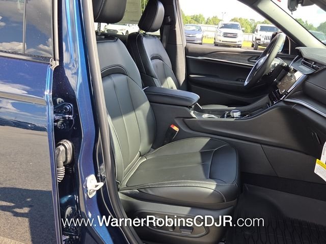 New 2026 Fathom Blue Pearl-Coat Exterior Paint Jeep Limited image 17