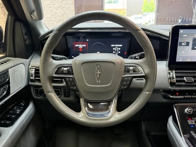 Used 2020 White Lincoln Reserve image 16