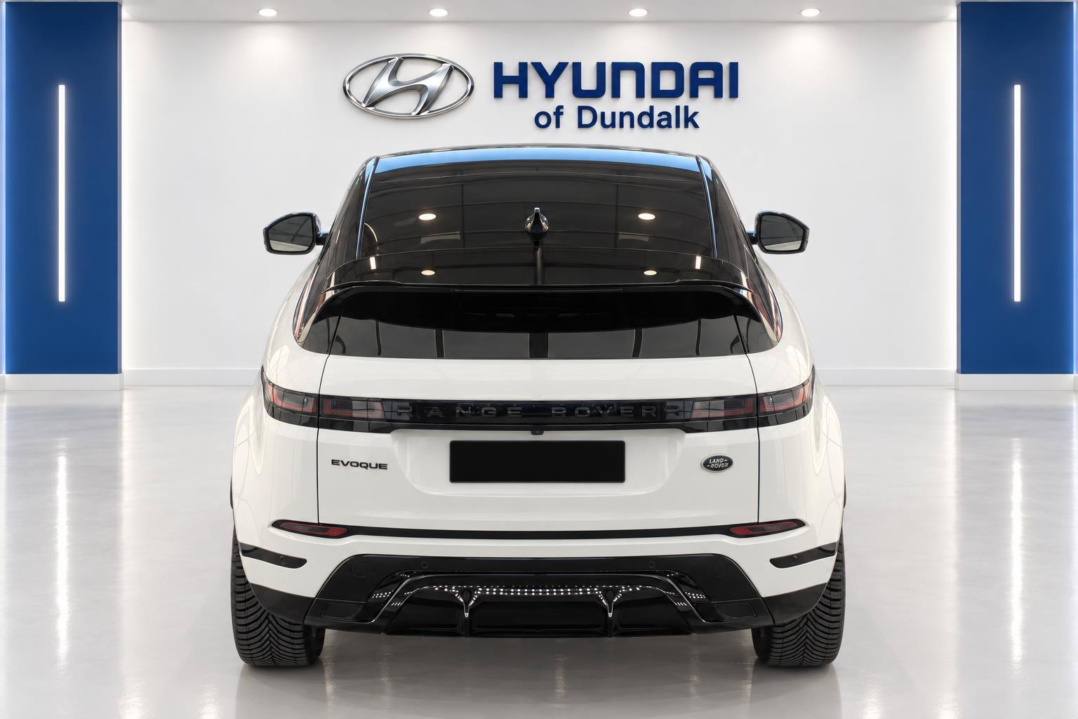 Used 2023 White Land Rover R-Dynamic SE image 6