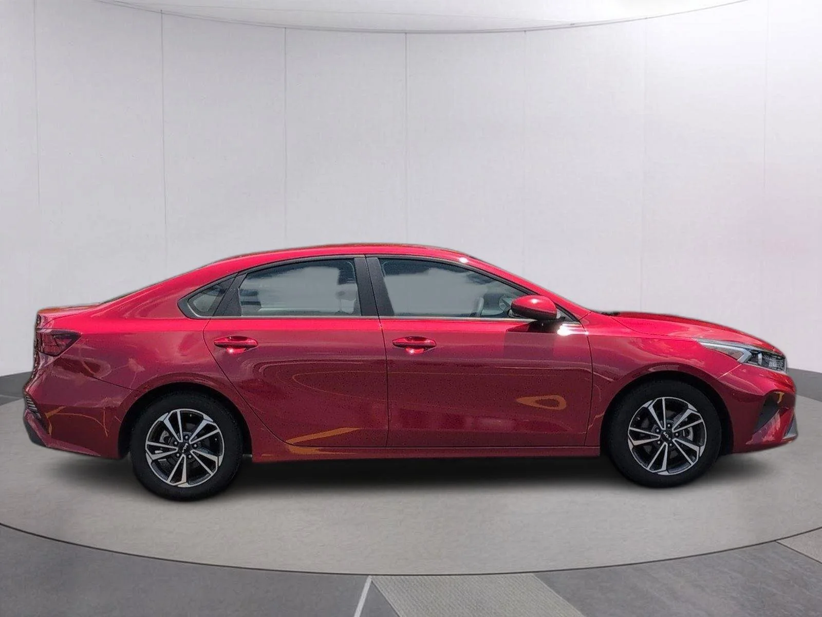 Used 2024 Currant Red Kia LXS image 7