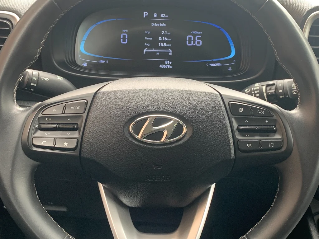 Used 2025 Shimmering Silver Hyundai SEL image 15
