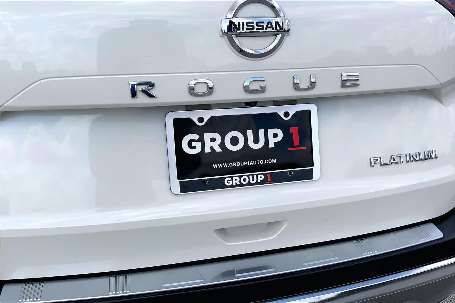 Used 2021 Pearl White Tricoat Nissan Platinum image 10