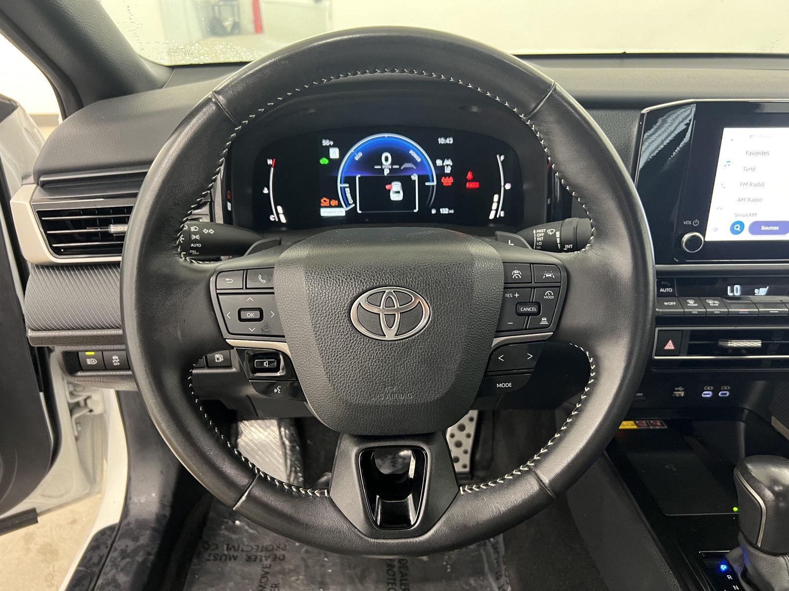 2025 Toyota Camry SE - Photo 15