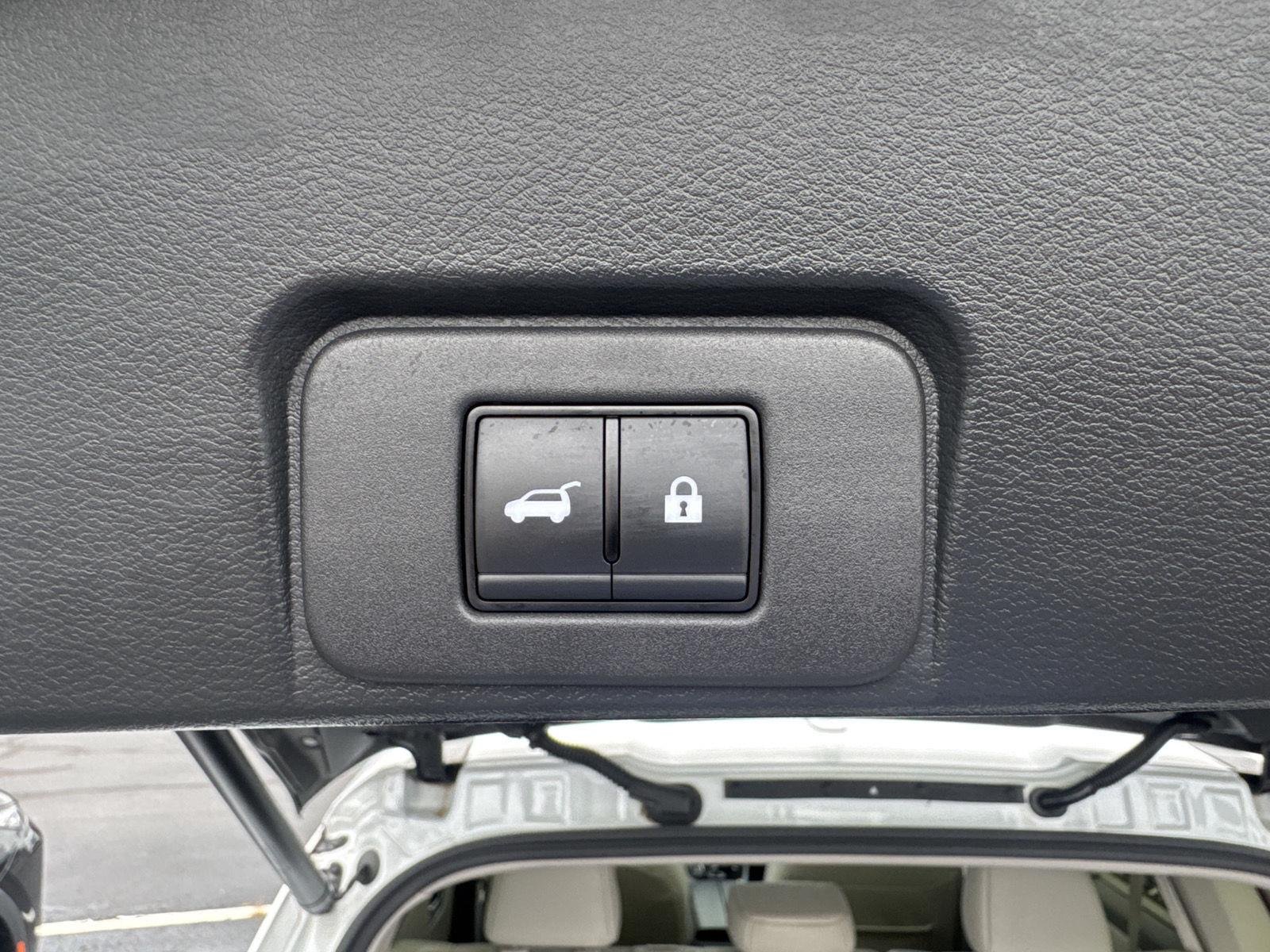 Used 2024 Everest White Pearl Nissan SV image 14