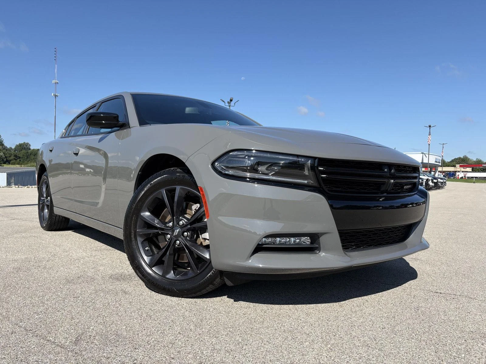 Used 2023 Destroyer Gray Clearcoat Dodge SXT image 2