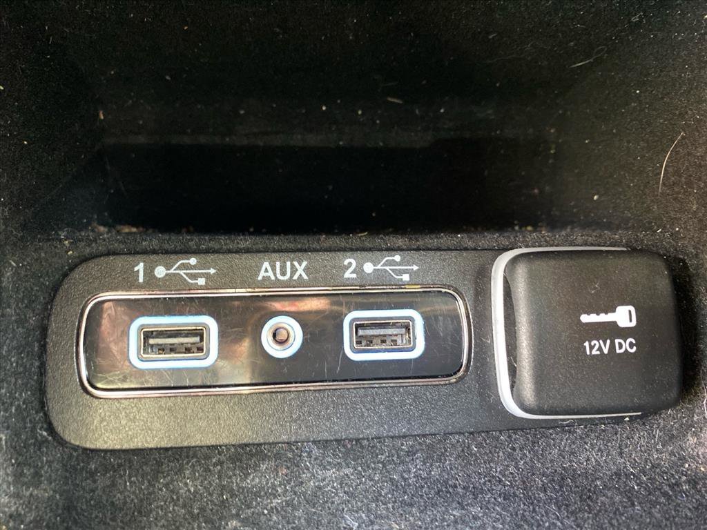 Used 2020 Velvet Red Pearlcoat Jeep Laredo E image 13