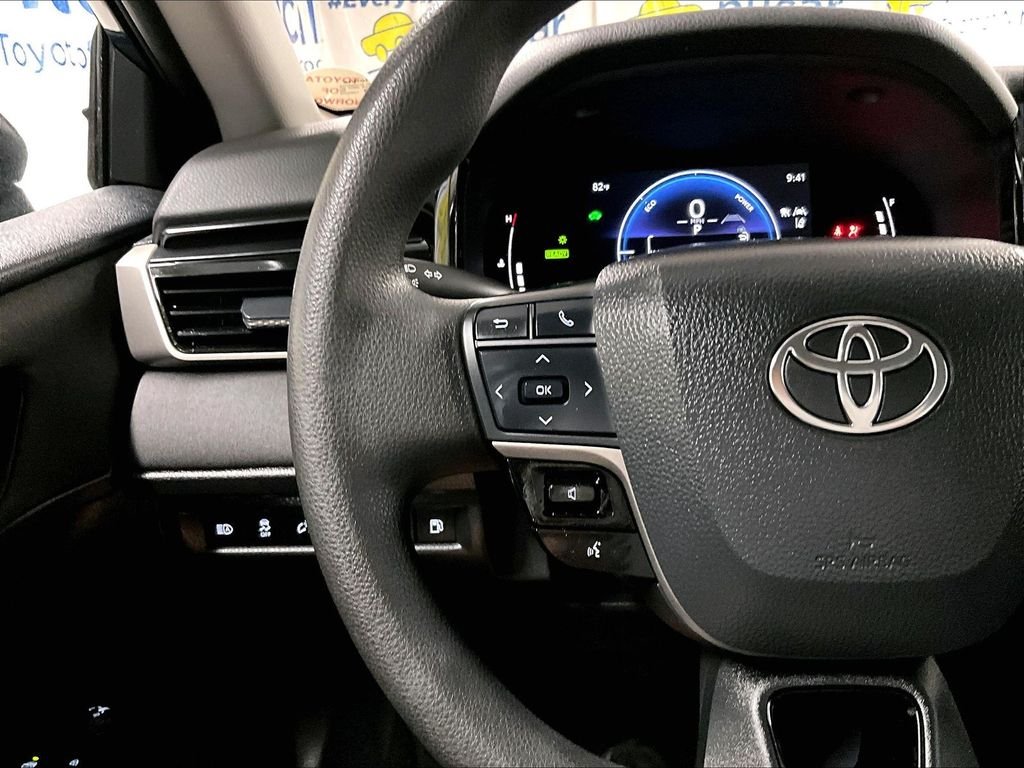 Used 2025  Toyota LE image 22