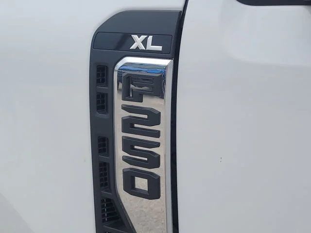 New 2026 Oxford White Ford XL image 9