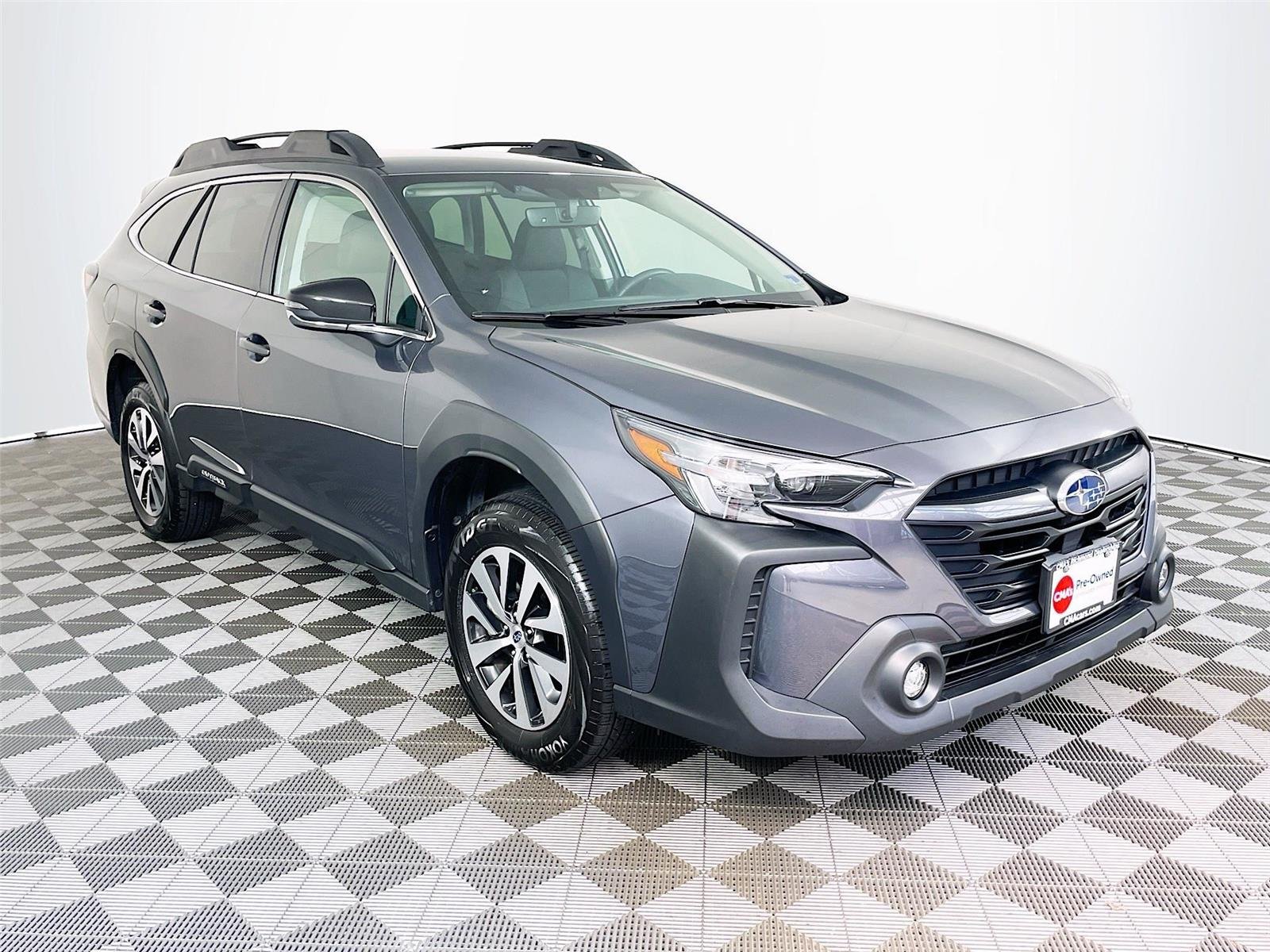2025 Subaru Outback Premium's photo