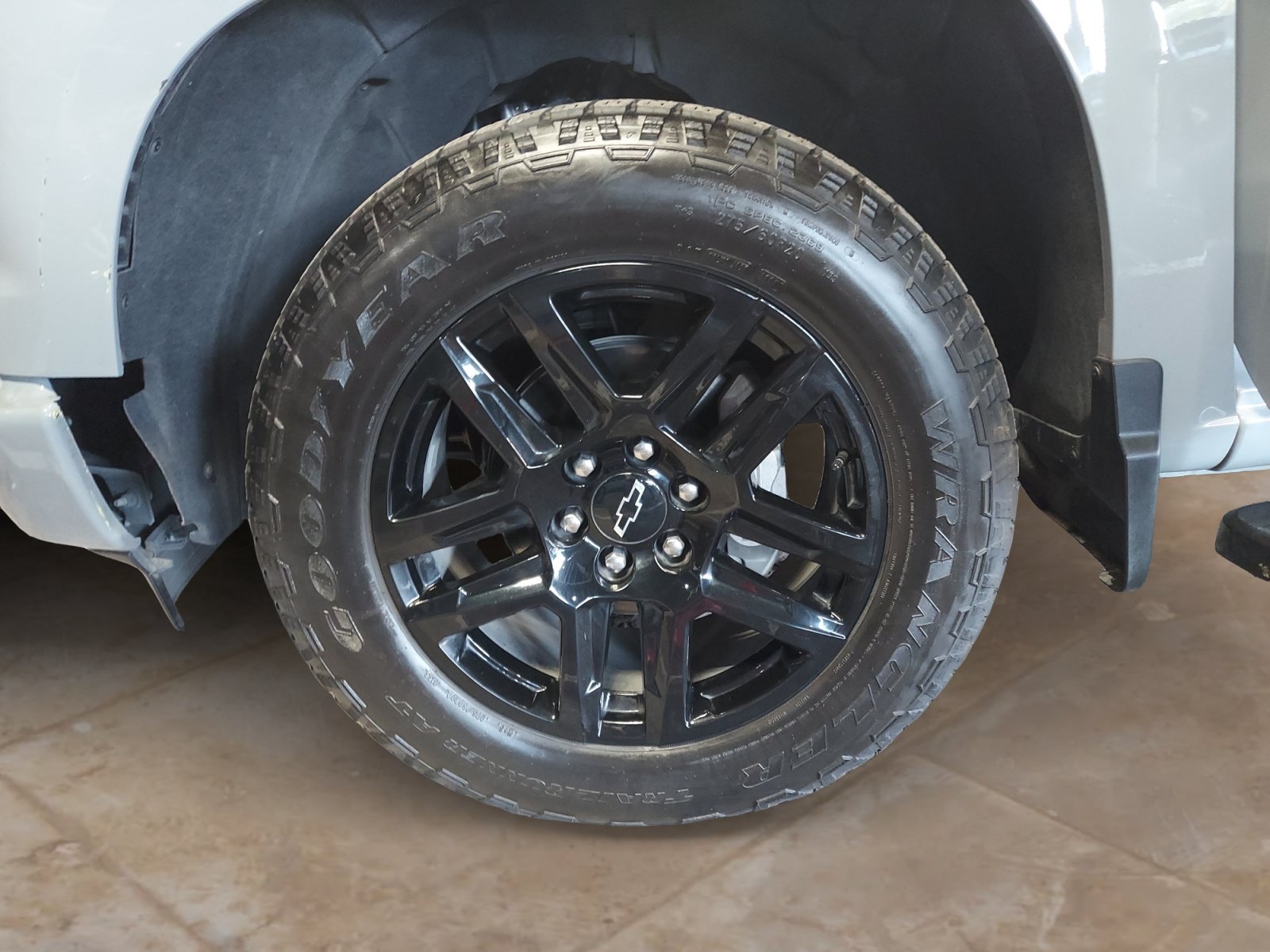 Used 2025 Slate Gray Metallic Chevrolet Custom image 28