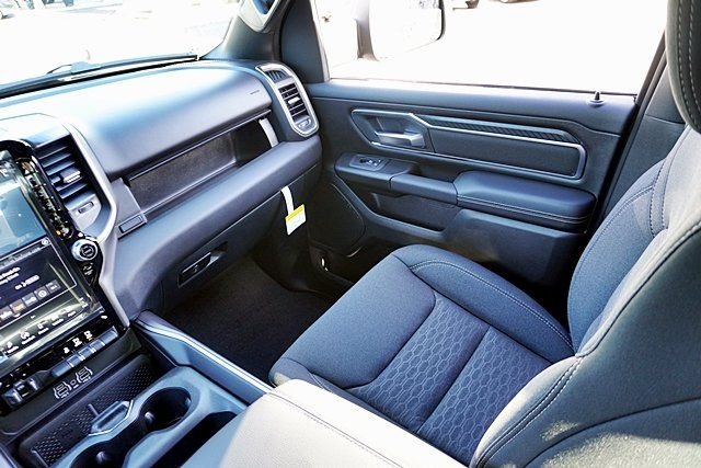 New 2026 Diamond Black Crystal Pearl-Coat Exterior Paint RAM Big Horn Sport Appearance Edition image 27