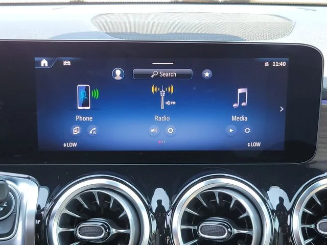 Used 2024 Blue Mercedes-Benz GLB 250 image 21