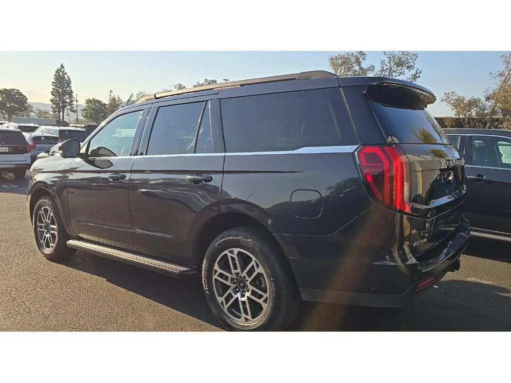 Used 2025 Dark Matter Gray Metallic Ford Active image 3