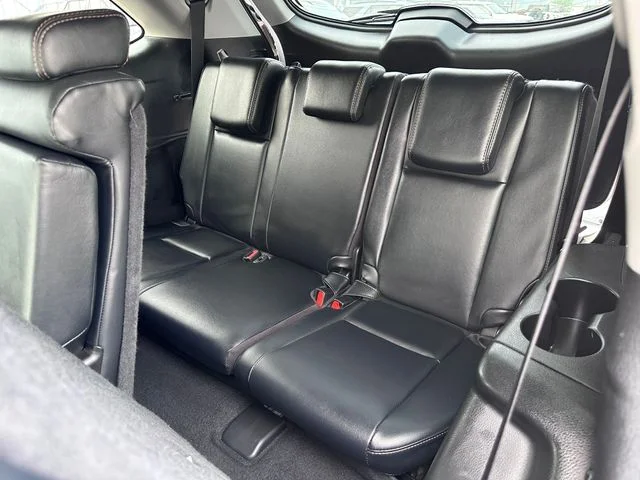 Used 2018 Silver Toyota XLE image 8