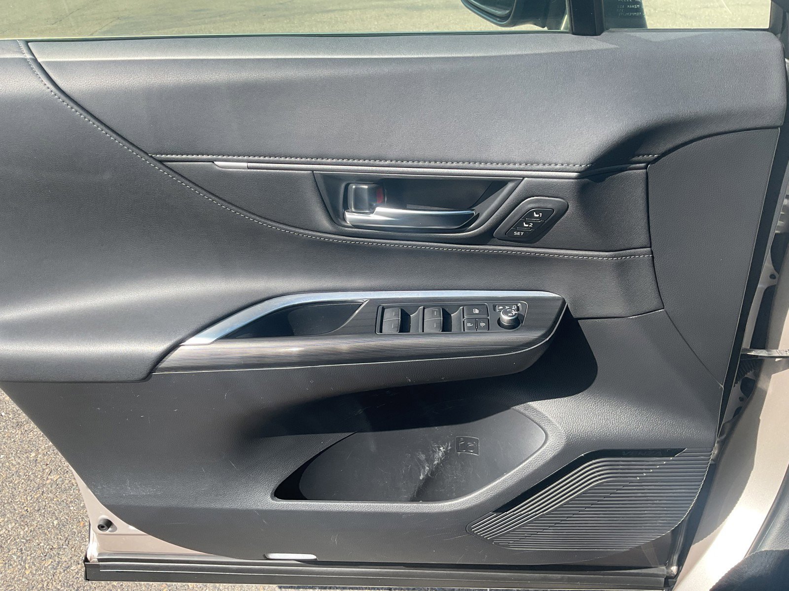 Used 2021 Titanium Toyota XLE image 30