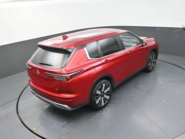 Used 2025  Mitsubishi SE image 30