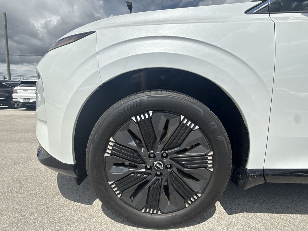 Used 2025 White Nissan Platinum image 10
