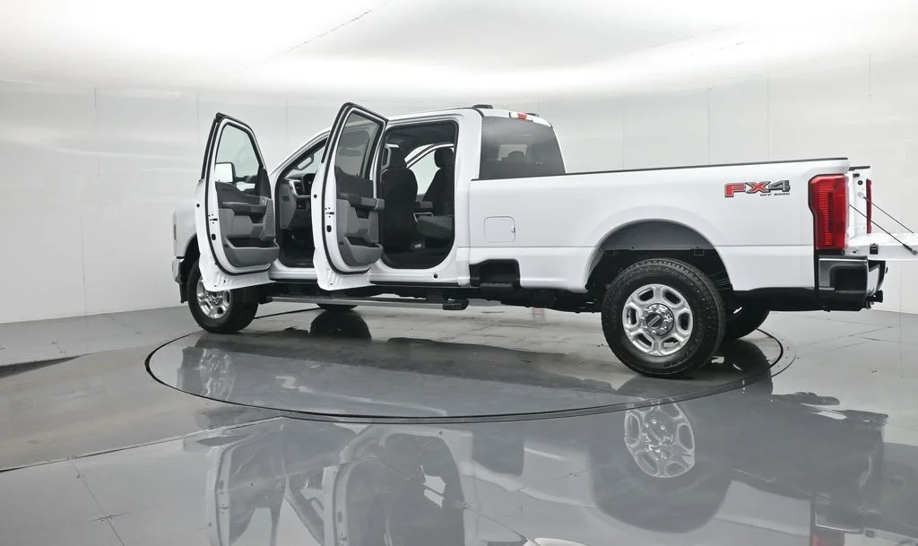 New 2026 Oxford White Ford XLT image 38