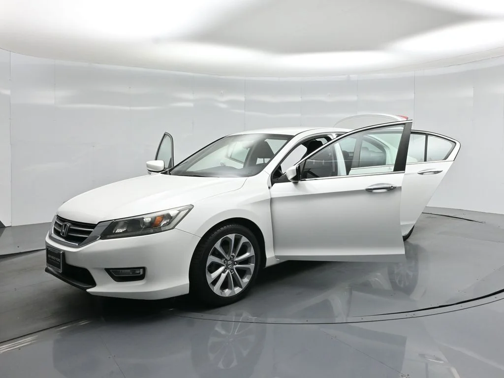 Used 2013  Honda Sport image 25