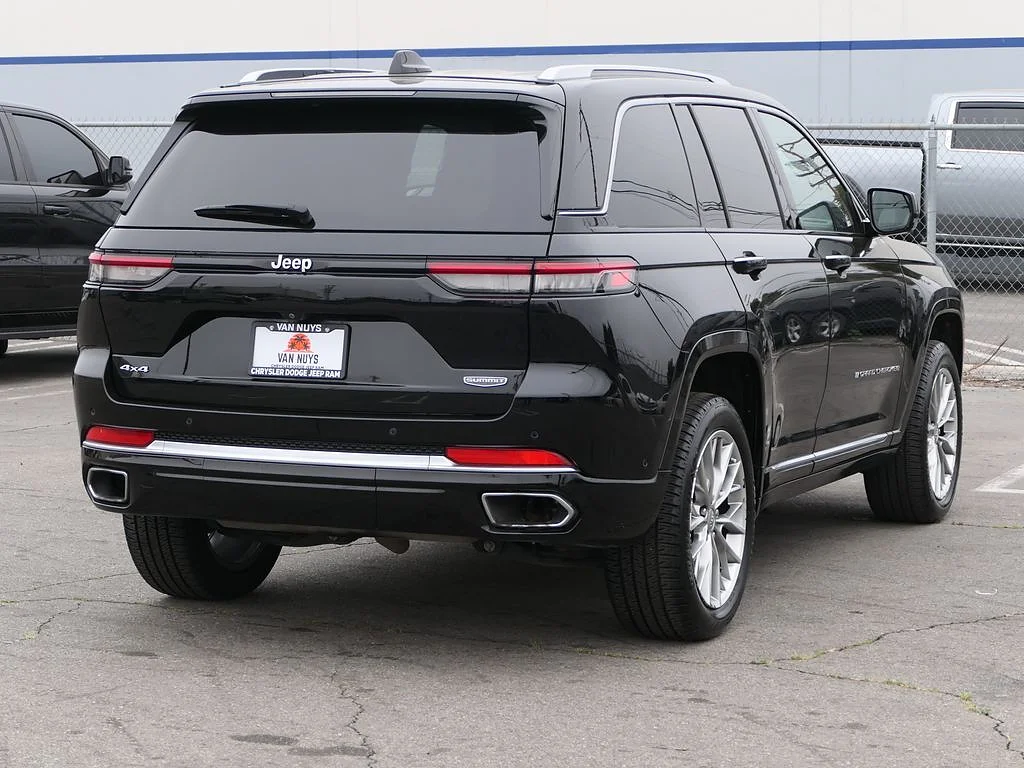 Used 2023 Diamond Black Crystal Pearl Coat Jeep Summit image 3