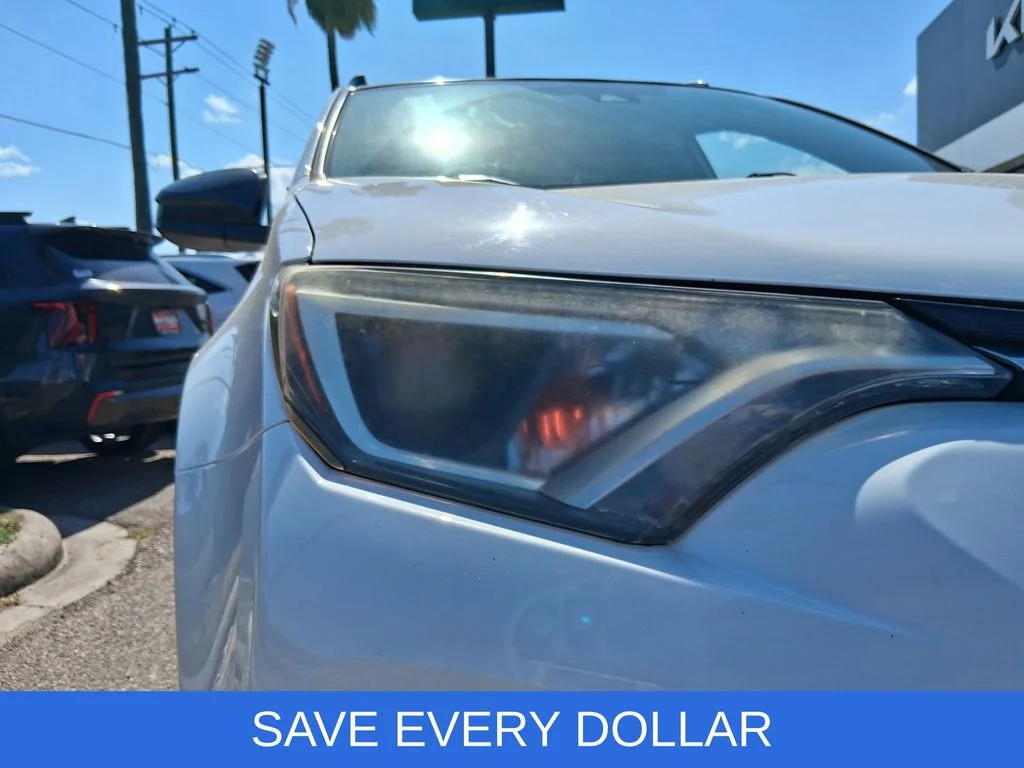 Used 2018 White Toyota LE image 3