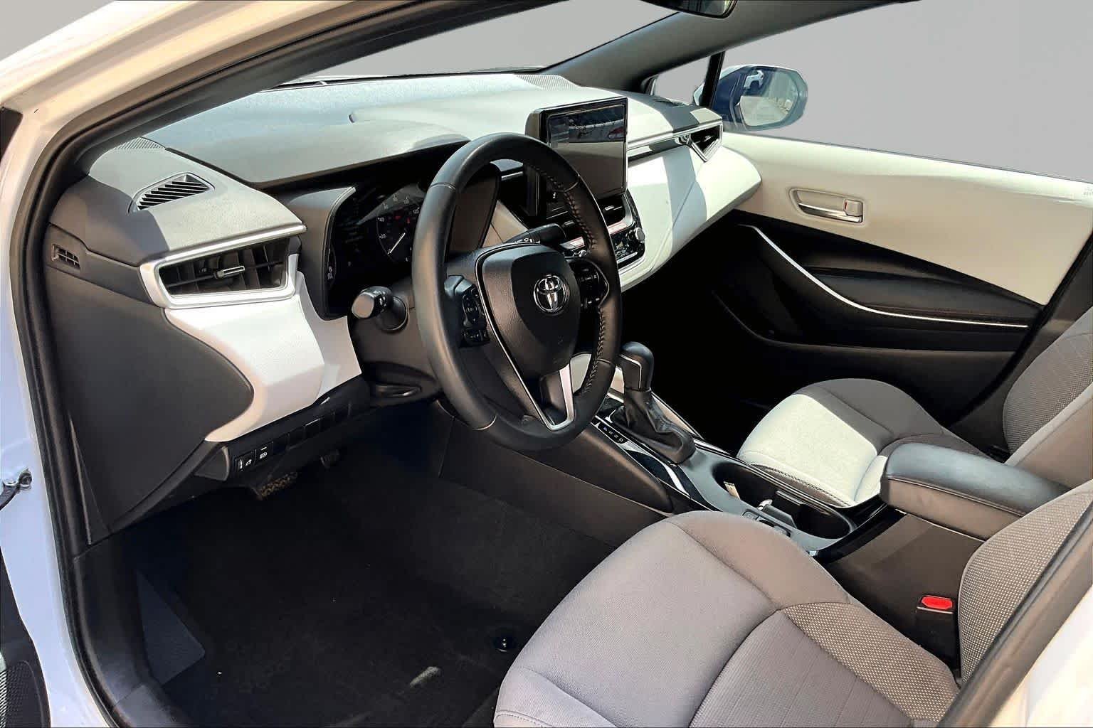 Used 2025 Wind Chill Pearl Toyota SE image 18