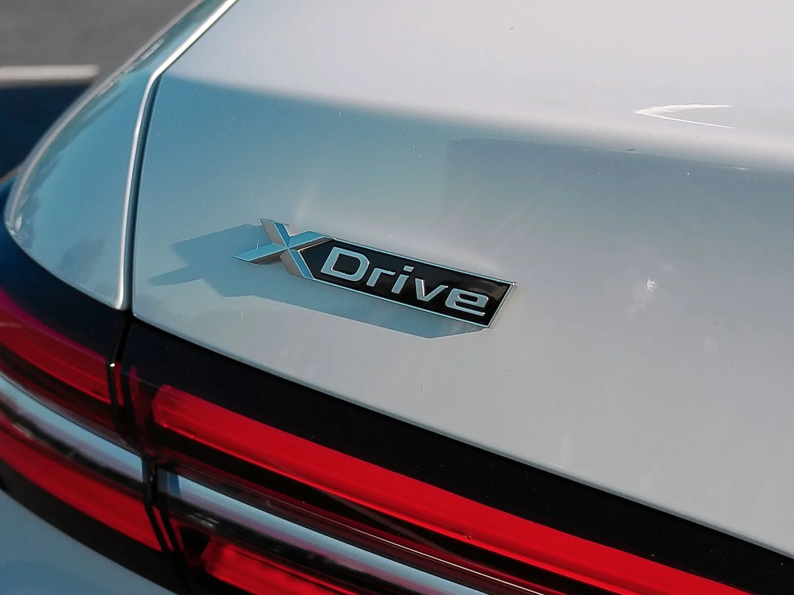 Used 2024 White BMW 530i xDrive image 33