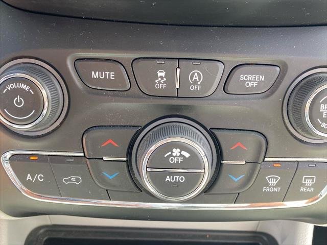 Used 2022 Diamond Black Crystal Pearlcoat Jeep Latitude Lux image 15