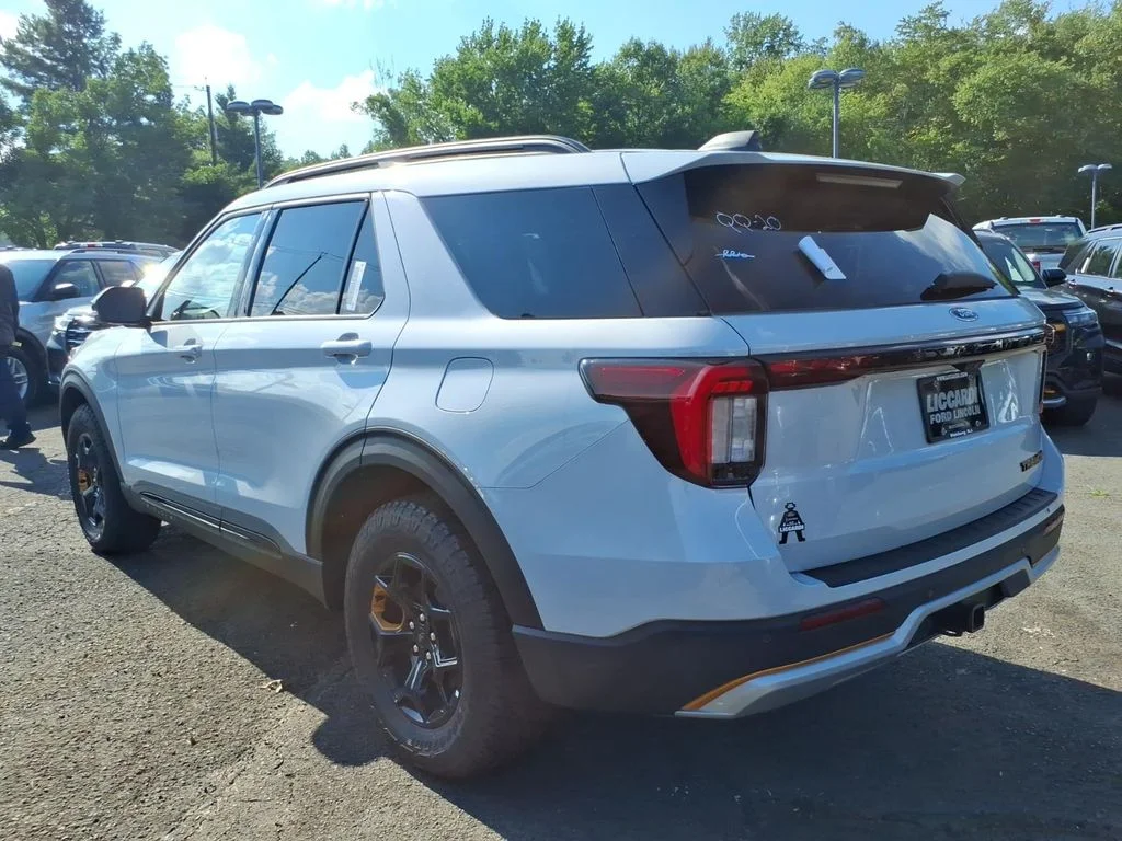 New 2026 Space White Metallic Ford Tremor® image 4