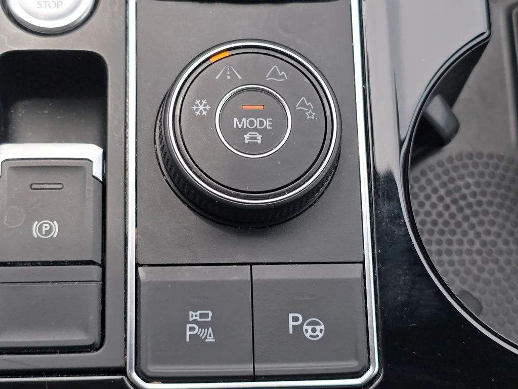Used 2019 Silver Volkswagen SEL Premium image 11