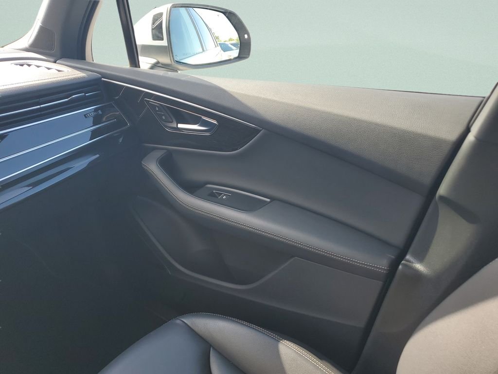 Used 2025  Audi 55 Premium Plus image 13