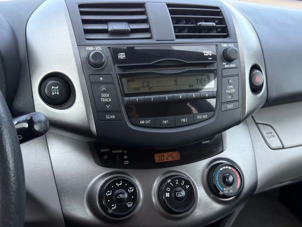 Used 2010 Red Toyota Base image 23