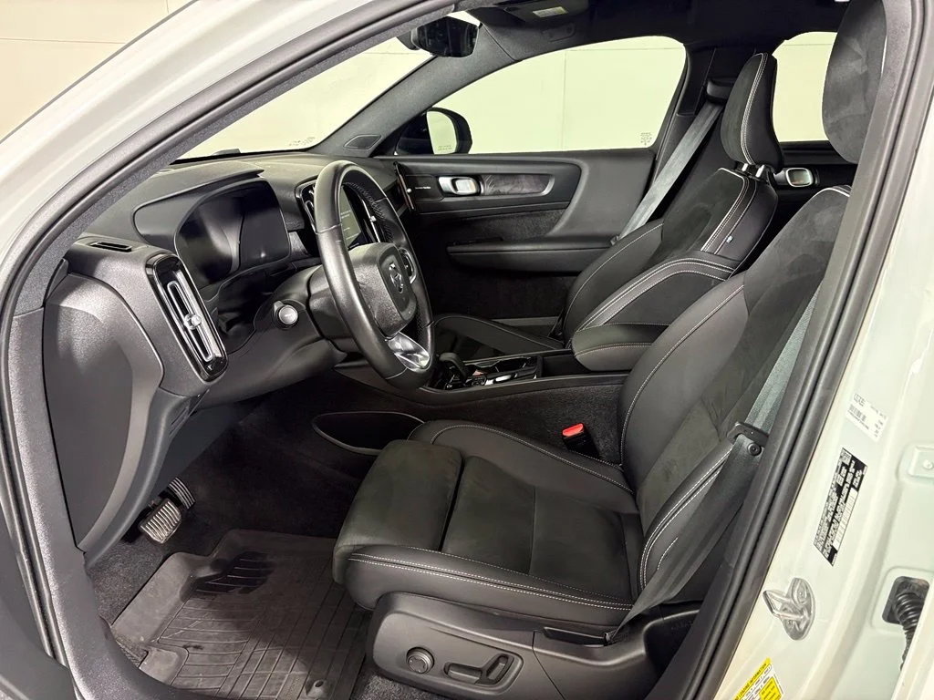 Used 2023 White Volvo Ultimate image 15