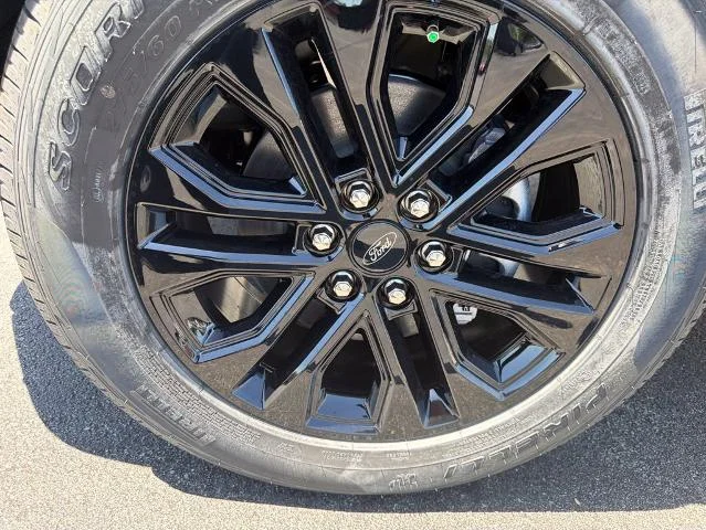 New 2026 Agate Black Metallic Ford XLT image 38