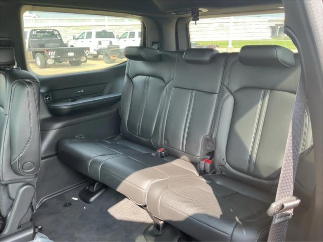 New 2026 High Gloss Black Exterior Paint Jeep Grand Wagoneer image 17