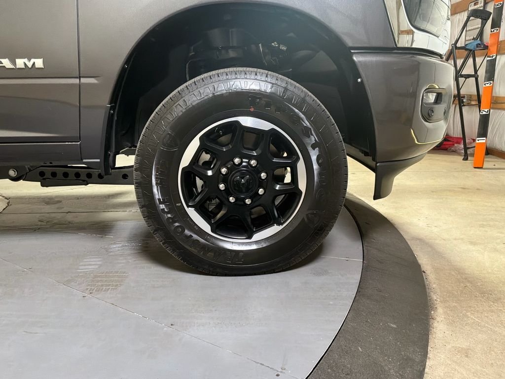 New 2026 Granite Crystal Metallic Clear-Coat Exterior Paint RAM Laramie image 12