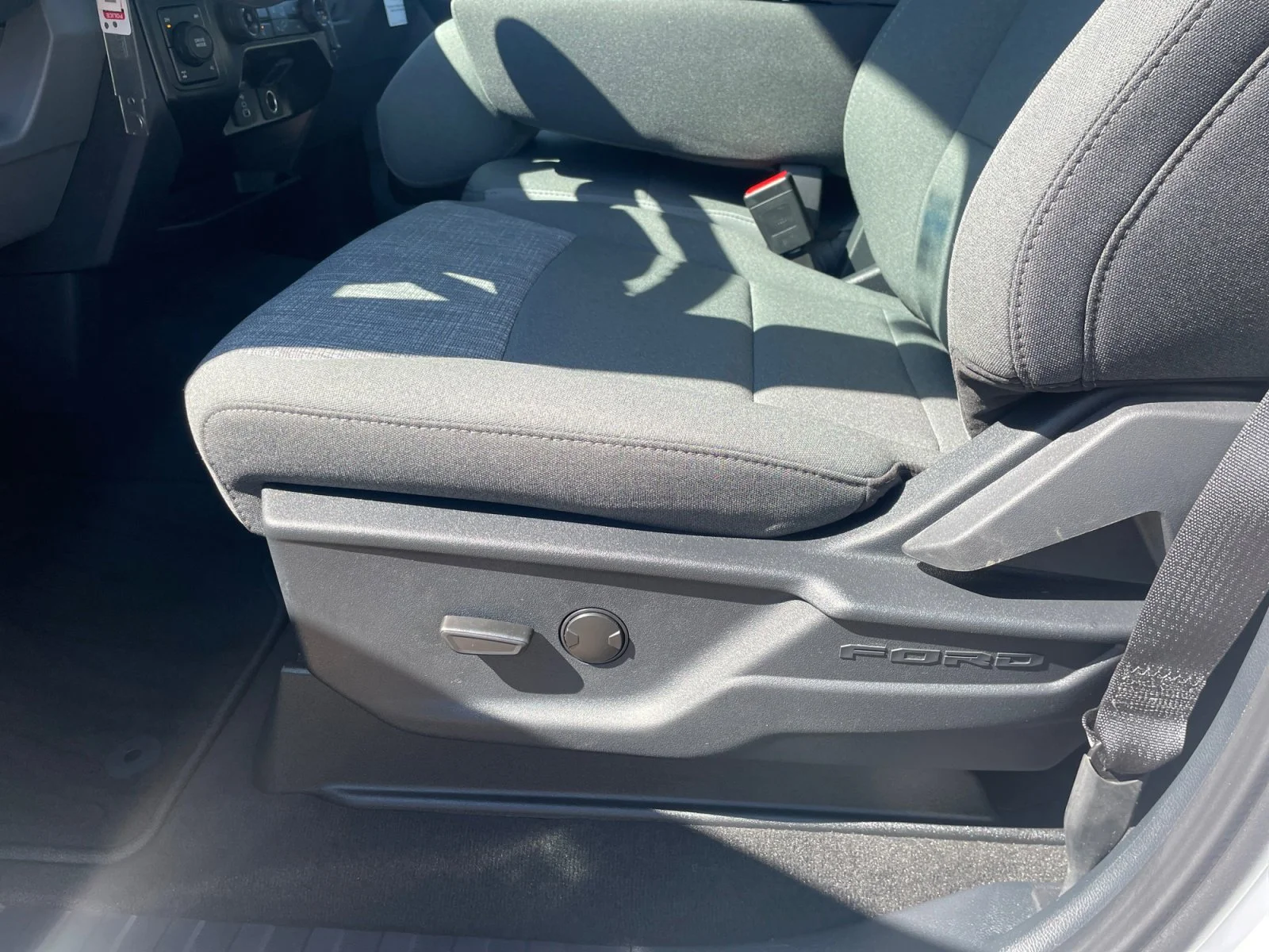 New 2026 Oxford White Ford XLT image 15