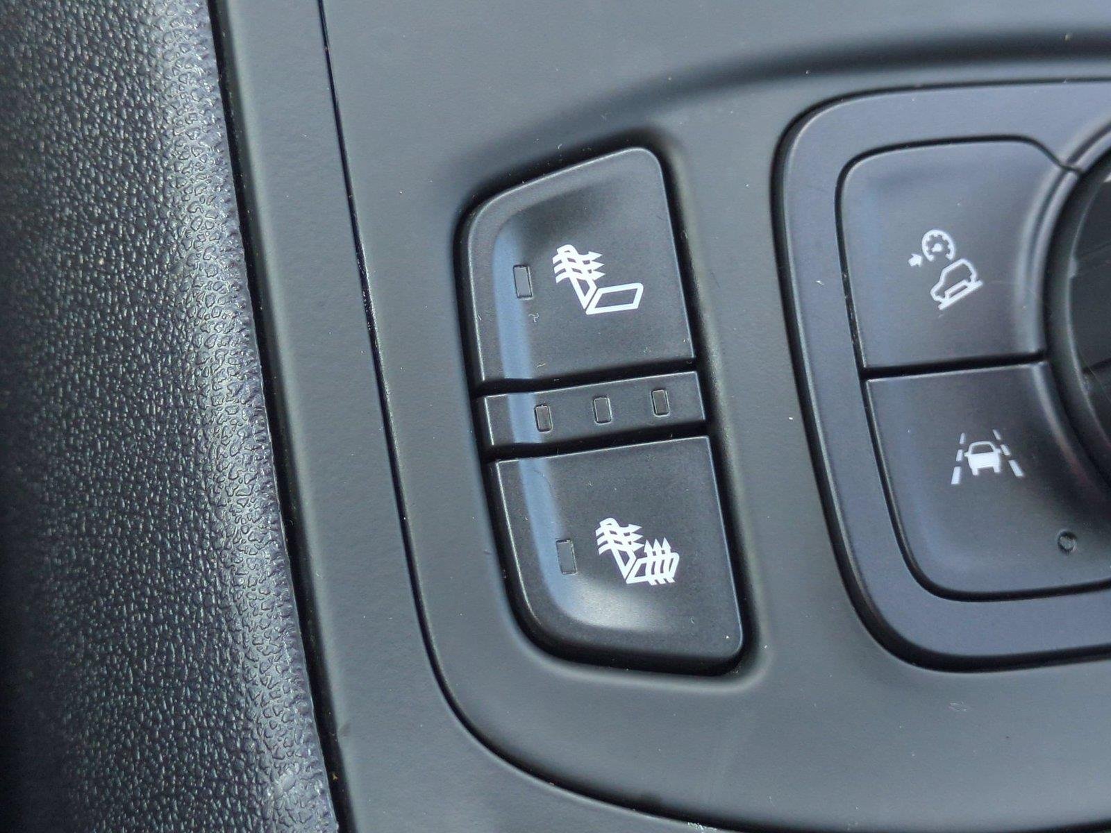 Used 2022 Summit White GMC SLE image 27