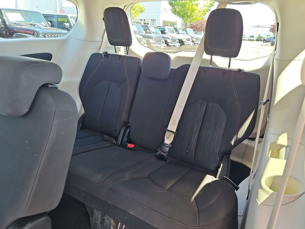 Used 2019 Granite Crystal Metallic Clearcoat Chrysler Touring Plus image 33
