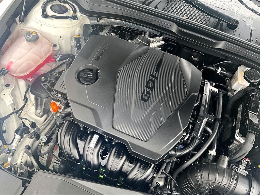 Used 2025 White Hyundai SEL image 33