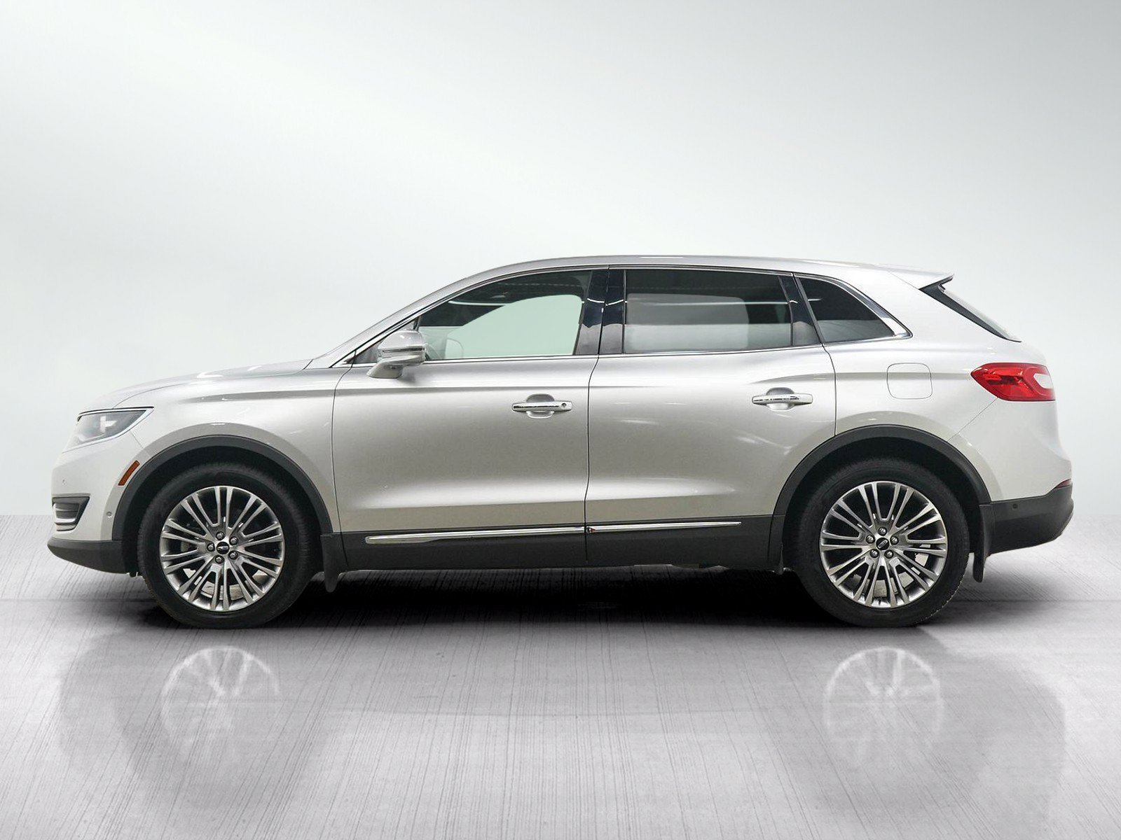 Used 2018 Lincoln MKX Reserve with VIN 2LMPJ8LR2JBL12051 for sale in Minneapolis, Minnesota