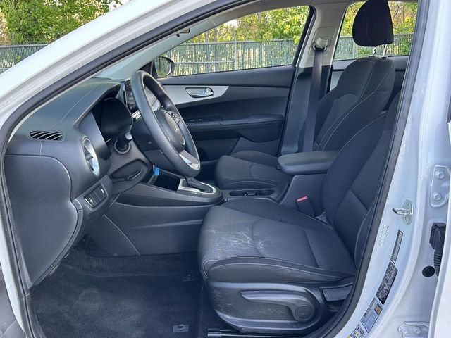 Used 2023 White Kia LXS image 15