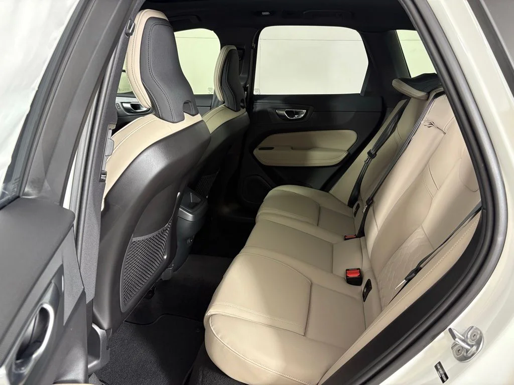 2026 Volvo XC60 Plus - Photo 38