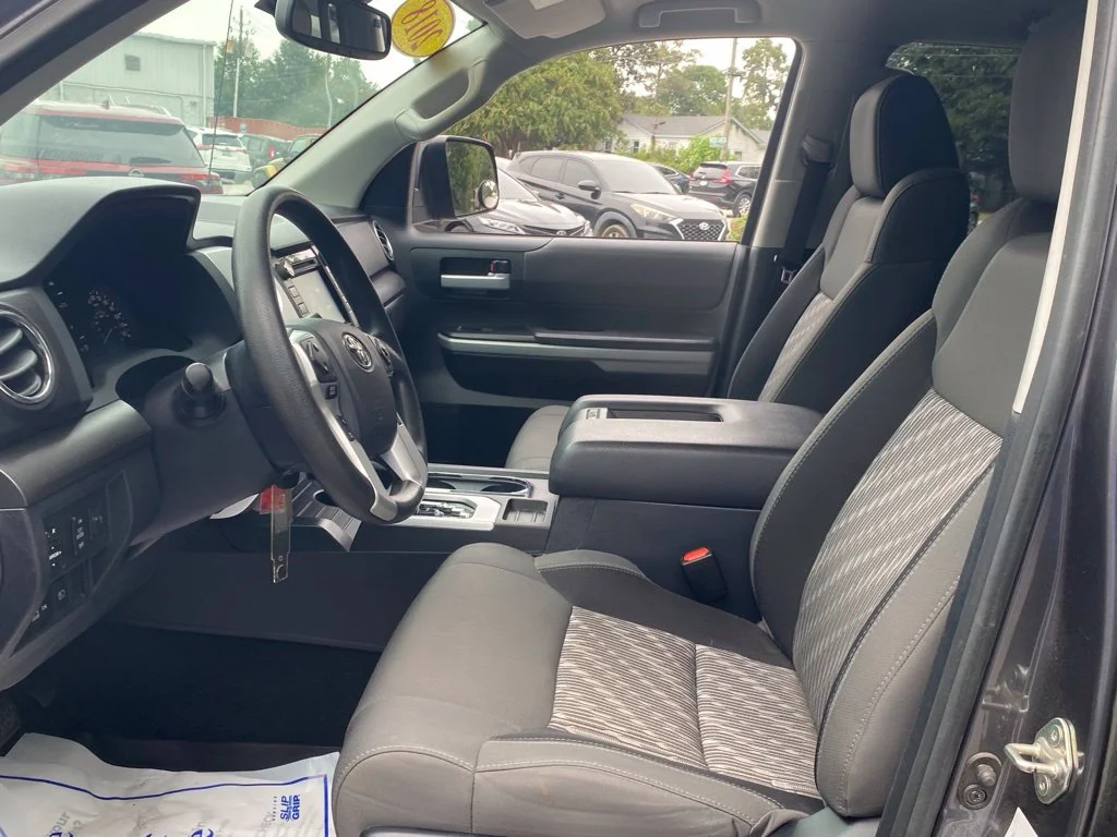 Used 2018 Gray Toyota SR5 image 6