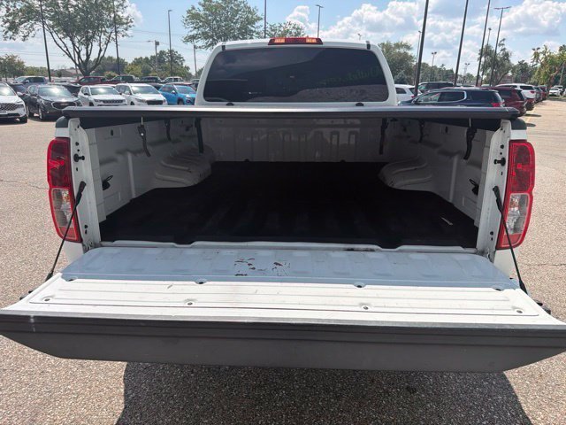 Used 2019 Glacier White Nissan S image 13