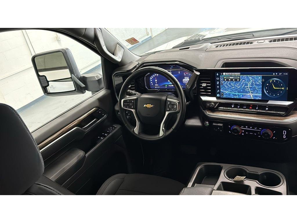 Used 2025 Summit White Chevrolet LT image 31